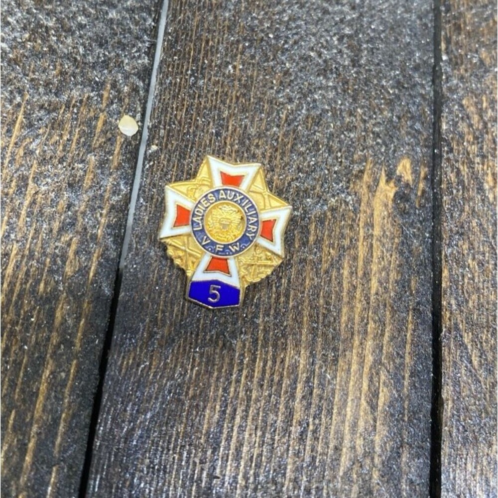 Ladies VFW Auxiliary 5 Year Membership Lapel Pin Veterans Of Foreign Wars